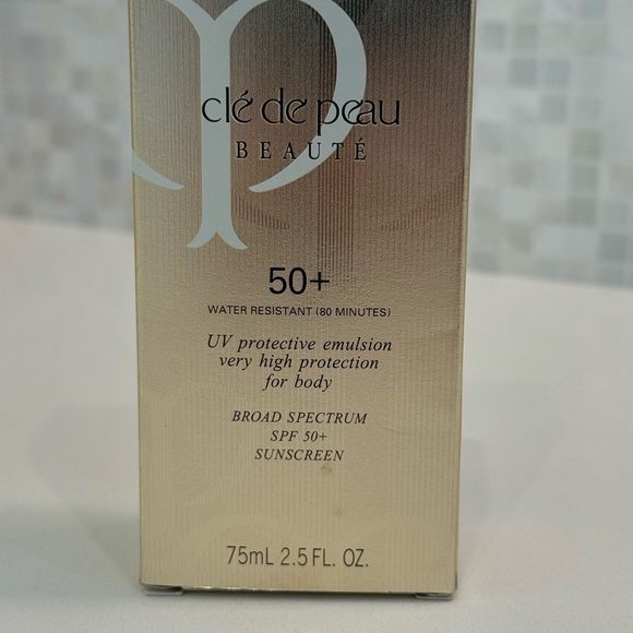 Clé de Peau Beauté Suncare SPF 50+ - Gold - Picture 1 of 5